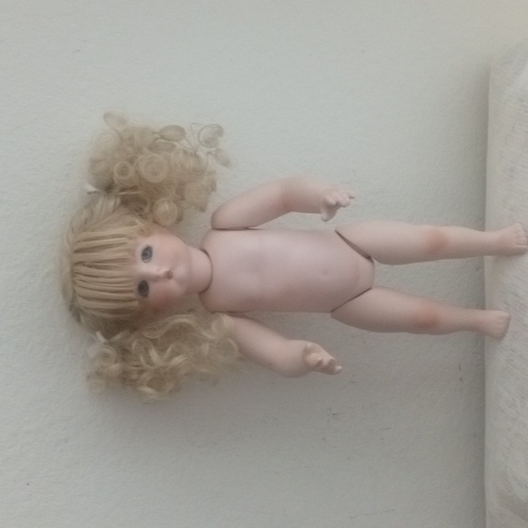 Reproduction Just Me  Miniature Porcelain  Doll Jointed Full Body  Blue 9" - Picture 11 of 14